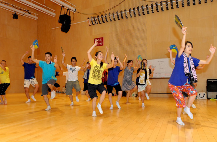 踊る阿呆はどこだ 高円寺阿波おどりを習いに行こう まるっとあおもり検索サイト ポみっと